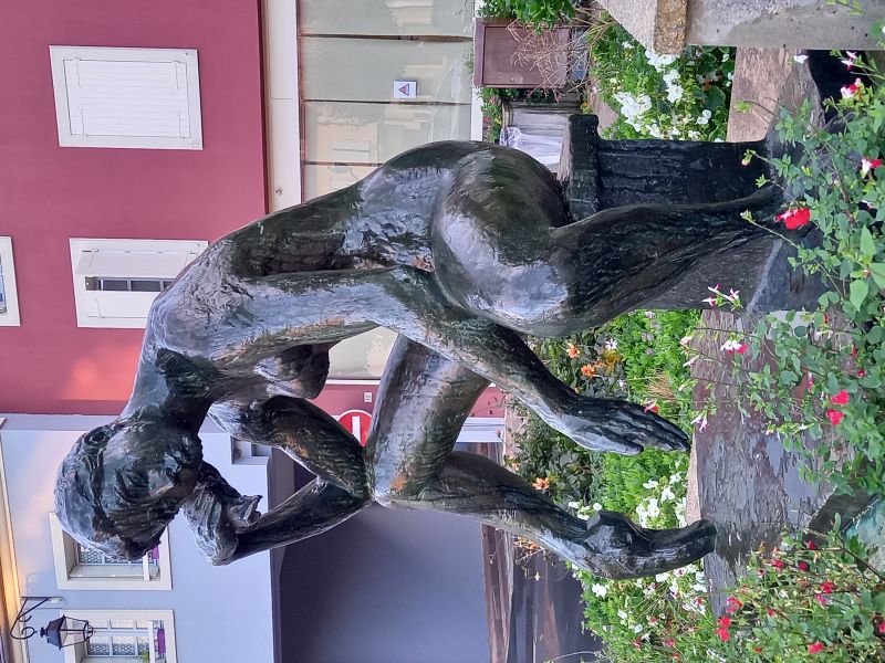 Statue du vieux St Amand 