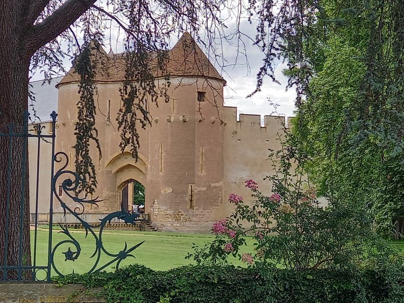 château d Ainay le vieil 