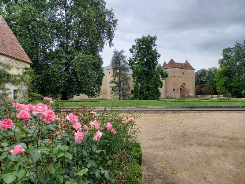 Château d Ainay le vieil 