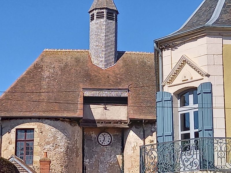 Porte clocher d Ainay le chateau