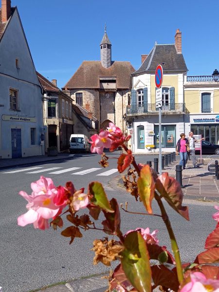 Ainay le chateau 03